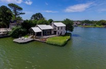 Sunrise Beach Peninsula – 306 Waterfront feet